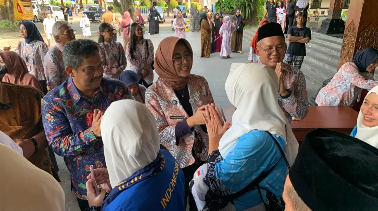Wawali Astrid Widayani Lepas 530 Calhaj Asal Solo menuju Asrama Donohudan
