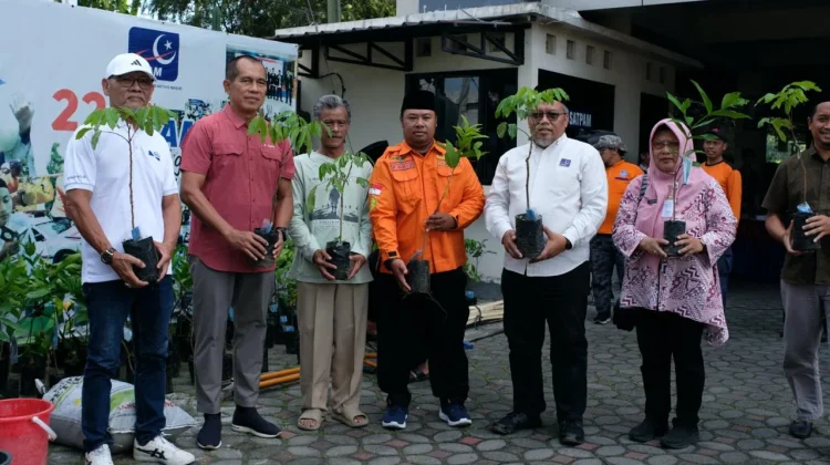 Penghijauan-Ketahanan Ekonomi, Abdul Kharis dan BPDAS Salurkan 30 Ribu Bibit Pohon