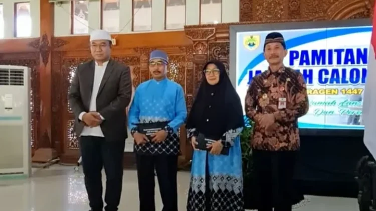 Air Mata Haru di Pendopo Sumonegaran, Perjalanan Cinta 1.143 Tamu Allah dari Sragen