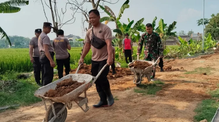 'Sirkuit' Debu Desa Puro, saat Angkong TNI-Polri Adu Cepat di Lokasi TMMD
