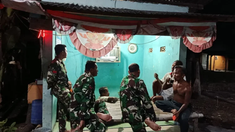 Satgas TMMD Kodim Sragen Ikut Ronda Malam Bersama Warga