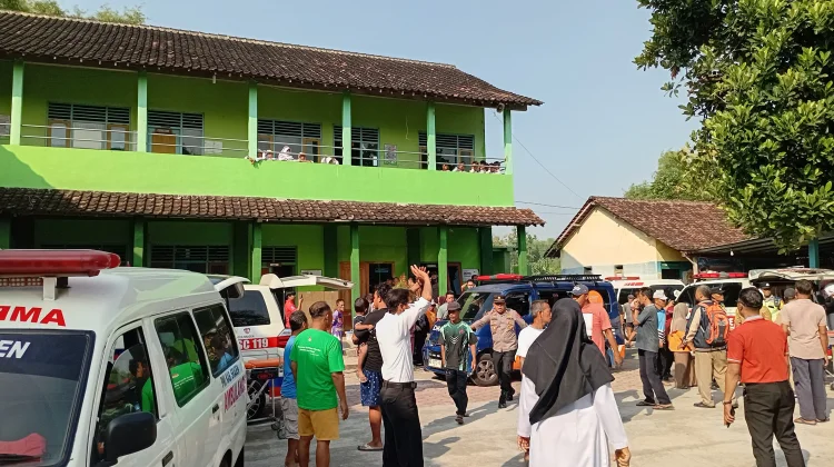 Keceriaan di MTs Muhammadiyah 4 Sambungmacan Berubah Menjadi Tangis Mencekam