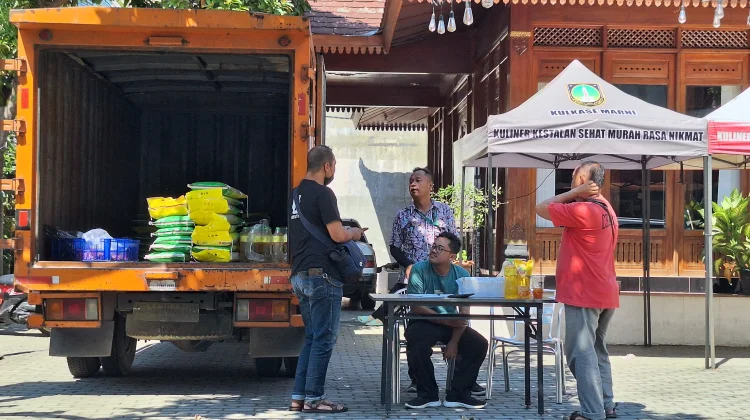 Kendalikan Harga Sembako, Disperindag Solo Gelar Pasar Murah di 15 Kelurahan
