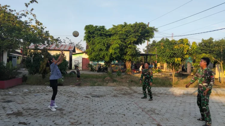 Hangatnya Kebersamaan Satgas TMMD dan Anak-Anak Desa, Dari Ngaji - Berlatih Voli