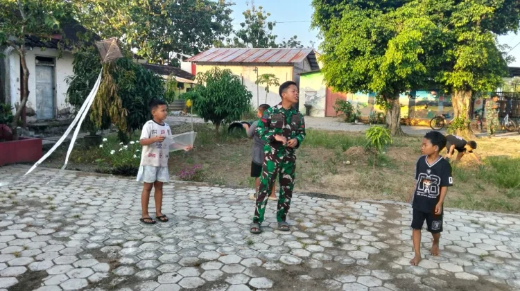 Menikmati Langit Senja Desa Puro Sembari Main Layang-Layang Bareng Anak-Anak