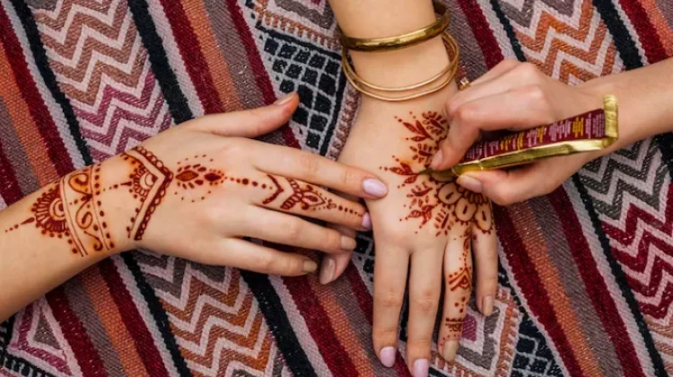 Bukan Sekadar Hiasan, Ini Makna Henna