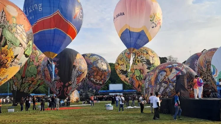 Angin Kencang Jadi Tantangan Festival Balon Udara di Solo