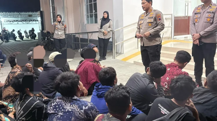 Polresta Solo Amankan 33 Suporter Pembawa Flare di Manahan