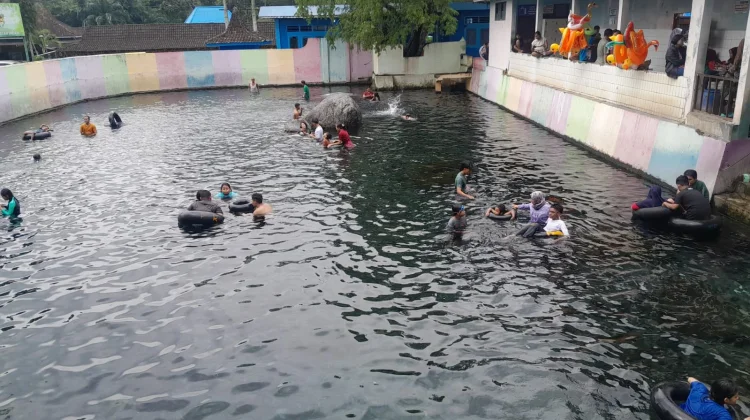 Libur Panjang, Ribuan Wisatawan Padati Umbul Tlatar Boyolali