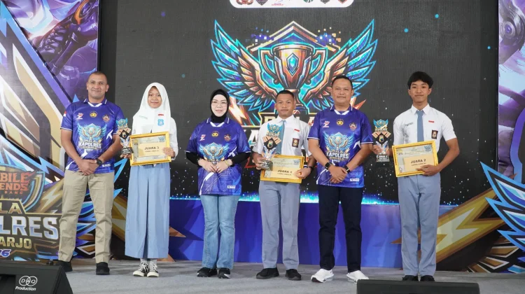 Forkompimda Pemkab Sukoharjo Serahkan Hadiah lomba Video AI dan Flyer Digital AI