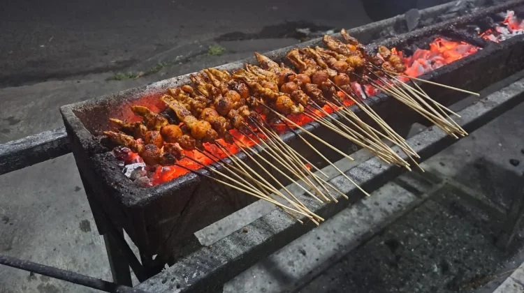 Konsumsi Sate Bakar Bijaksana Menjaga Kesehatan Tubuh Masyarakat