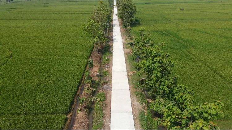 Jalan Sawah "Bak Arena Balap", Hadiah TMMD Kodim Sragen untuk Petani