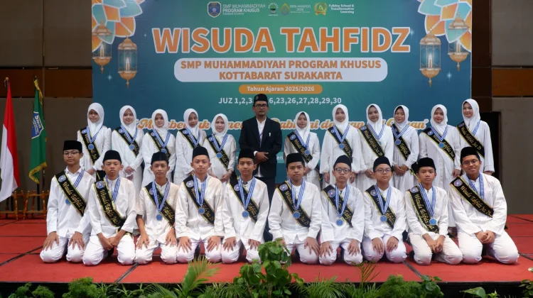 Mahkota Cinta di Balik Cahaya Al-Qur’an: Kisah Haru 67 Pejuang Hafalan SMP Muh PK Solo