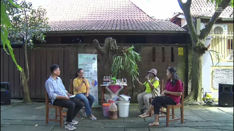 Komunitas  Eco Enzim Solo  Olah Sampah Organik Jadi Cairan Multifungsi