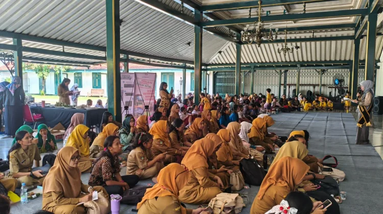 Gandeng Tokoh Daerah, Komunitas Yuk Menulis Gelar Workshop Antologi Puisi