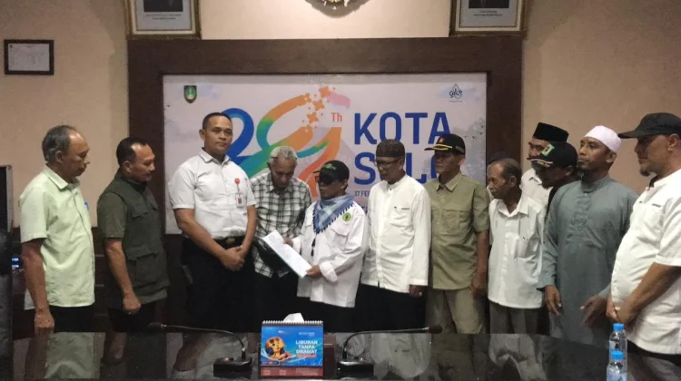 Massa Demo Desak Bentuk Perda Anti Miras