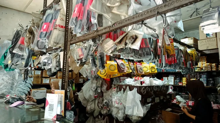 Pasokan Langka, Harga Sparepart dan Oli di Solo Melambung
