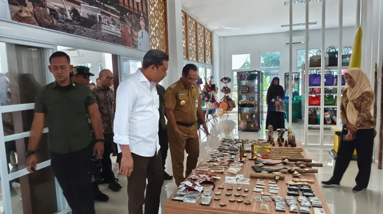 Menteri UMKM: Rupiah Anjlok Bukan Salah Fundamental Kita