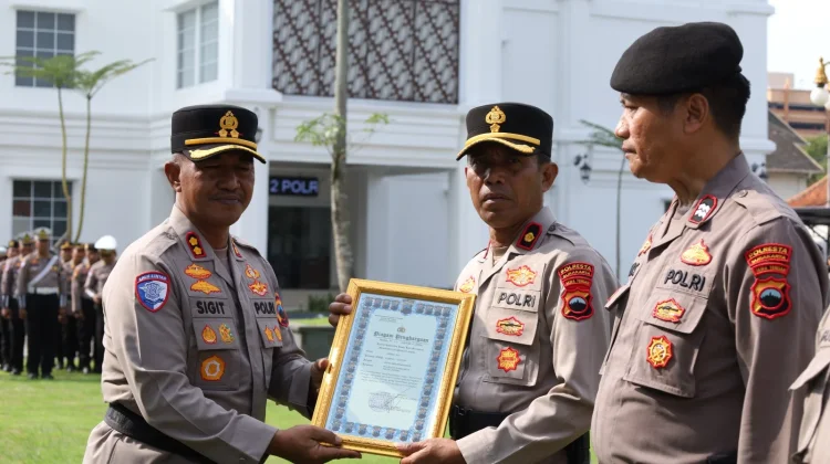 Masuk 10 Besar Polda Jateng, 7 Personel Polresta Solo Diganjar Penghargaan