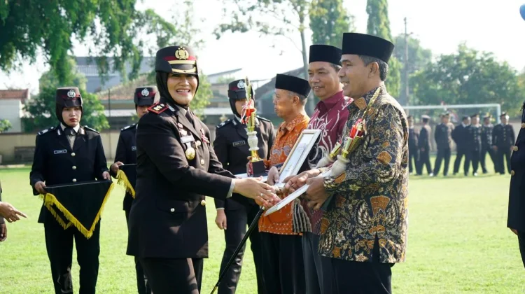 Satkamling Aktif, Warga Sragen Raih Penghargaan Kapolres