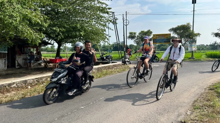 Delegasi Klaten International Cycling Festival Diajak Bersepeda Keliling Desa