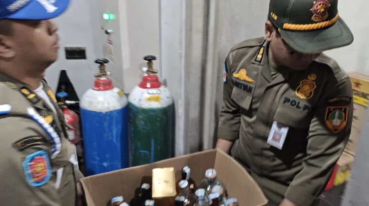 Tim Gabungan Tertibkan Peredaran Miras Tanpa Izin di Solo