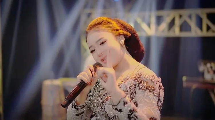 Lirik Lagu "Siji di Ping Selawe" Niken Salindry