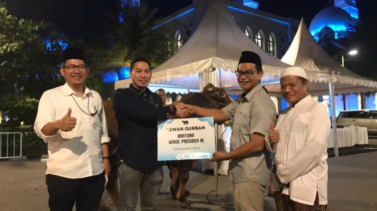 Masjid Sheikh Zayed Solo Terima Sapi Kurban dari Wapres