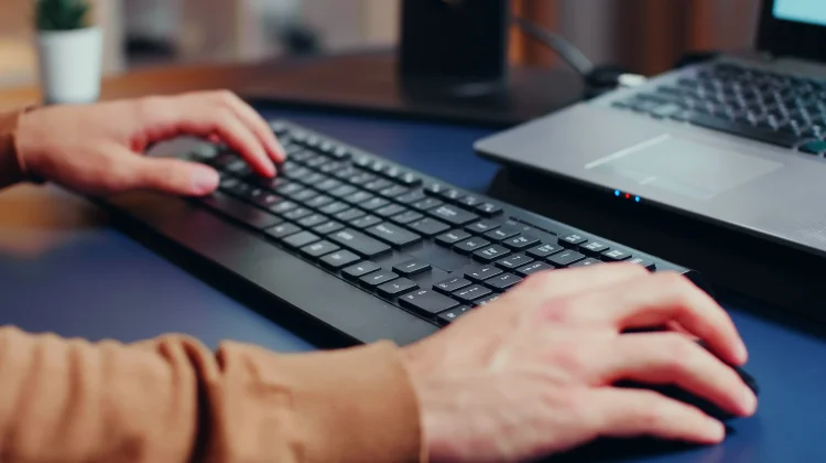 Alasan Tata Letak Keyboard Menggunakan Susunan QWERTY