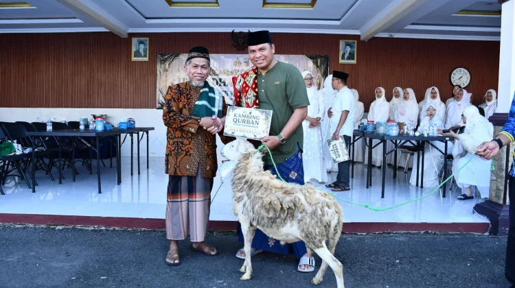Usai Salat Id, Polres Karanganyar Sembelih 9 Sapi dan 12 Kambing