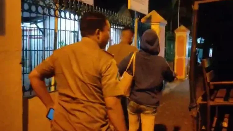 Satpol PP Kota Solo Amankan Pengamen Nakal yang Viral Tampar Pengunjung