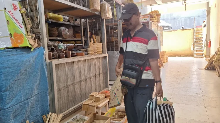 Hari Raya Kurban, Tusuk Sate, Arang hingga Anglo Ikut Laris Manis Diburu Warga