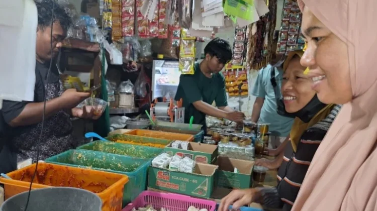 Berkah Iduladha, Penjual Bumbu Giling di Pasar Kleco Solo Kebanjiran Order