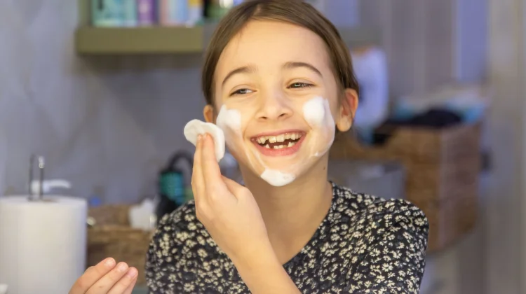 Skincare Anak Tak Boleh Asal, Ini Panduan Ahlinya