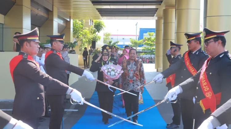 Kapolres Sukoharjo Lepas Personel Purna Bhakti, Haru Warnai Prosesi Pedang Pora