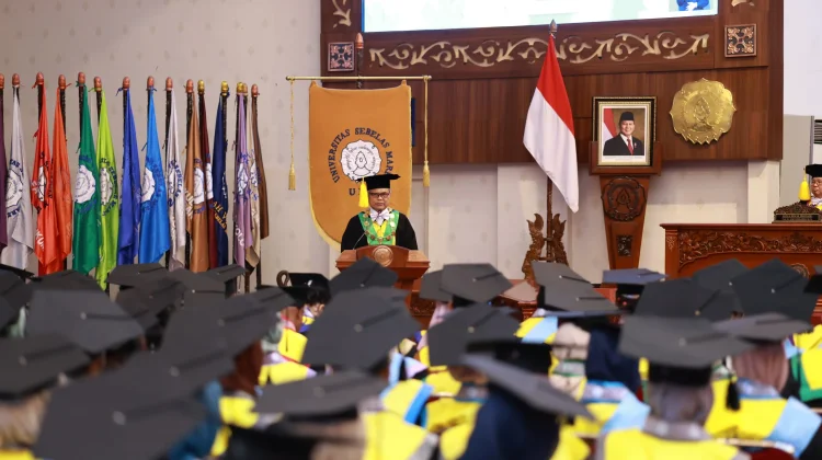 Rektor UNS Dorong Wisudawan Jadi Penggerak Solusi melalui Empati dan Kolaborasi