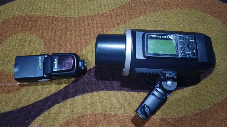 Perbedaan Lampu Studio Blitz dan Continuous dalam Fotografi