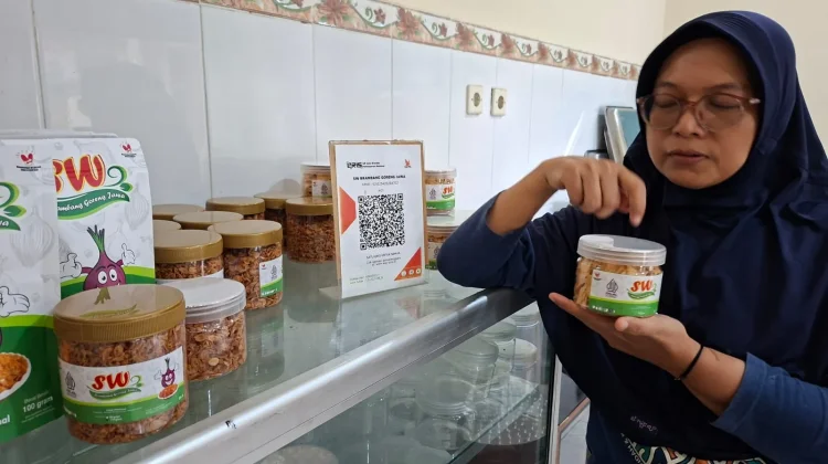 Gurihnya Bisnis Brambang Goreng Zero Waste
