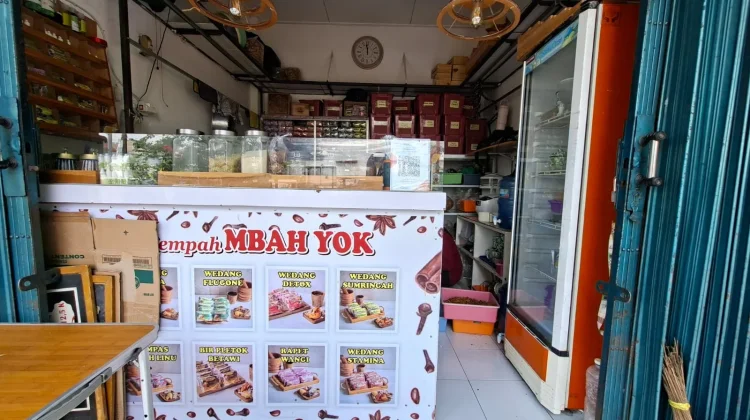 Ramuan Cinta Istri Bawa Wedang Mbah Yok Naik Kelas