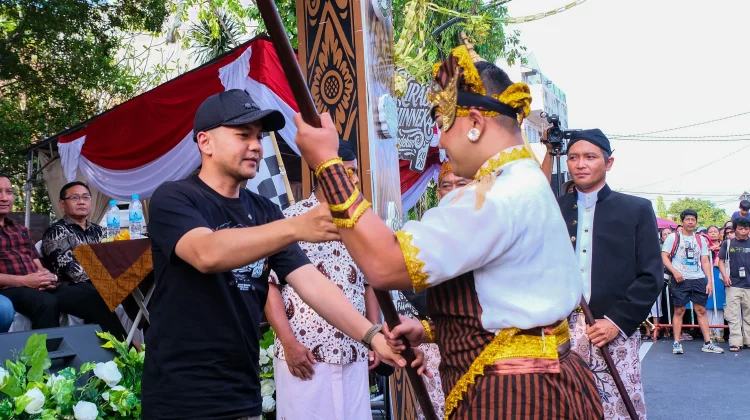 Wali Kota Surakarta Dorong Inovasi Kirab Bhinneka Gandekan