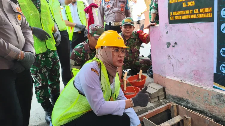Pemkot Solo Cek Saluran Air Lain saat Tinjau Lokasi KBD Gajahan