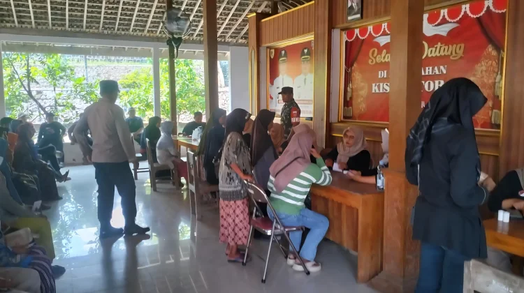 Sebanyak 1.260 KPM di lima desa Kecamatan Kismantoro menerima bantuan PKH Tahap II