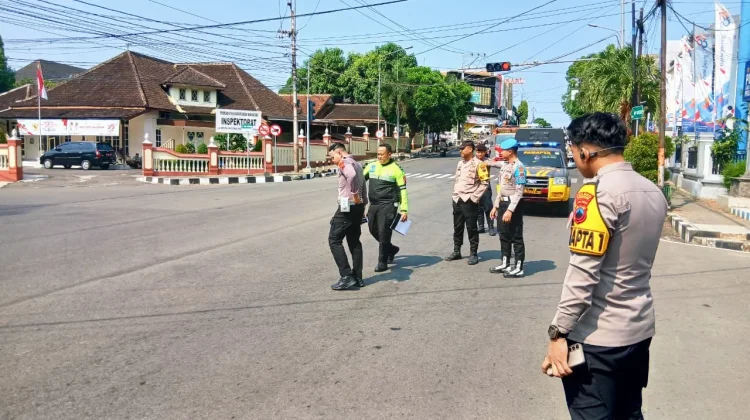 Terobos Lampu Merah, Pelajar Picu Kecelakaan di Simpang Ponten