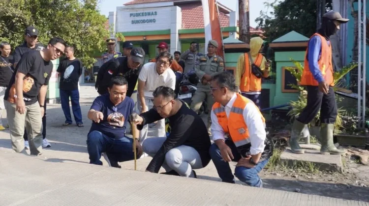 Tinjau Progres Perbaikan Jalan Sukodono, Bupati: Prioritas Penanganan Depan Pasar