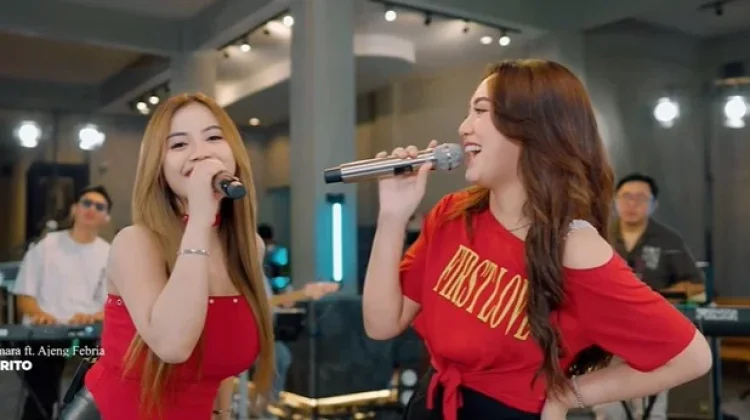 Terjemah Lirik Lagu Kari Cerito - Happy Asmara Ft Ajeng Febria