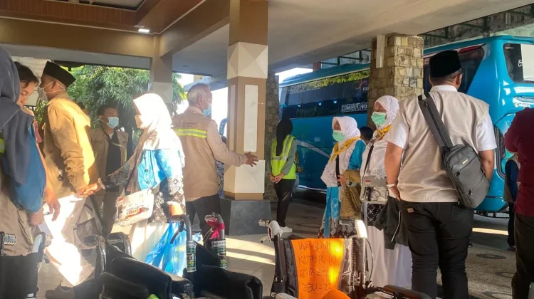 Tiga Ribu Jemaah Tiba di Solo, PPIH Perketat Aturan Bawaan Air Zamzam