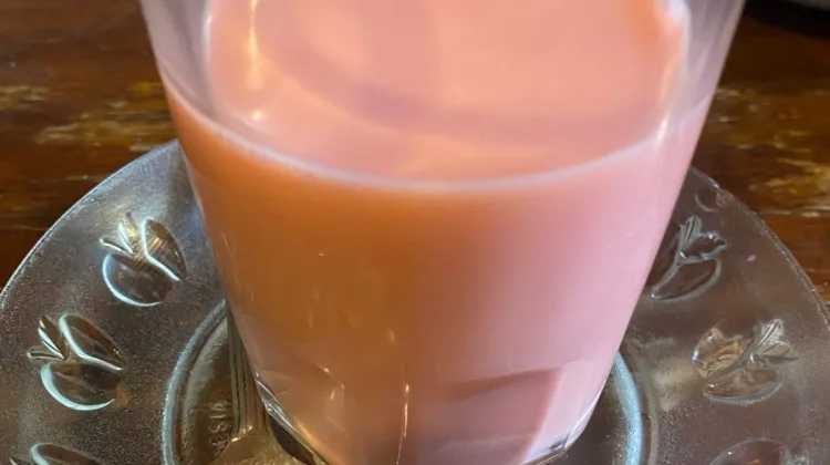 Menyeruput Hangatnya Susu Jahe Merah: Jiwa Malam di Wedangan Solo