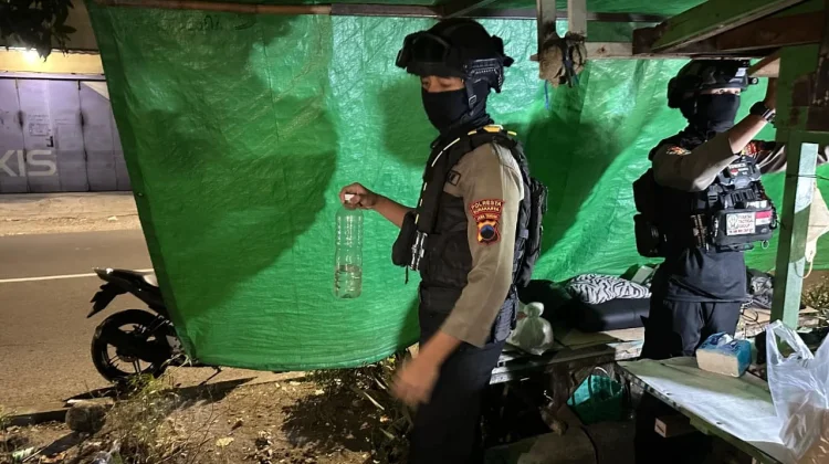 Tim Sparta Polresta Surakarta Amankan Lima Warga Pesta Miras di Pasar Nongko
