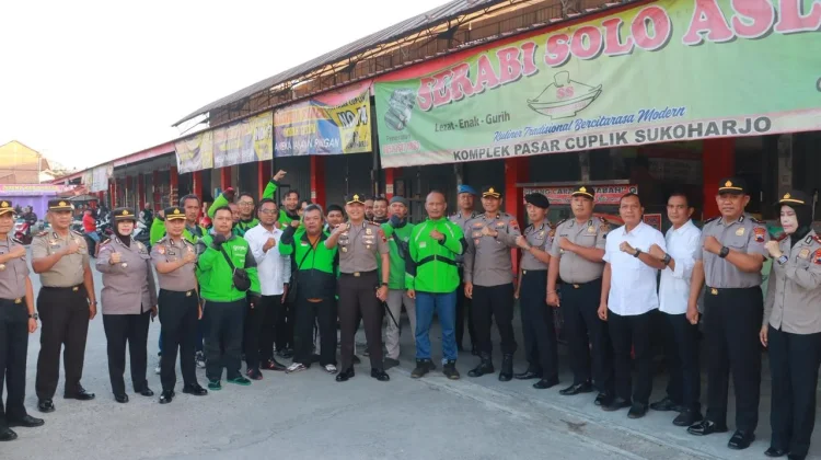 Perkuat Sinergitas, Kapolres Sukoharjo Gandeng Driver Ojol dalam Apel AG Pagi
