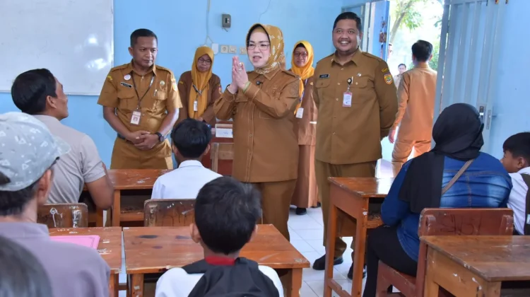 Pastikan Kelancaran Pendaftaran SPMB, Bupati Lakukan Sidak di Dua SMP di Sukoharjo